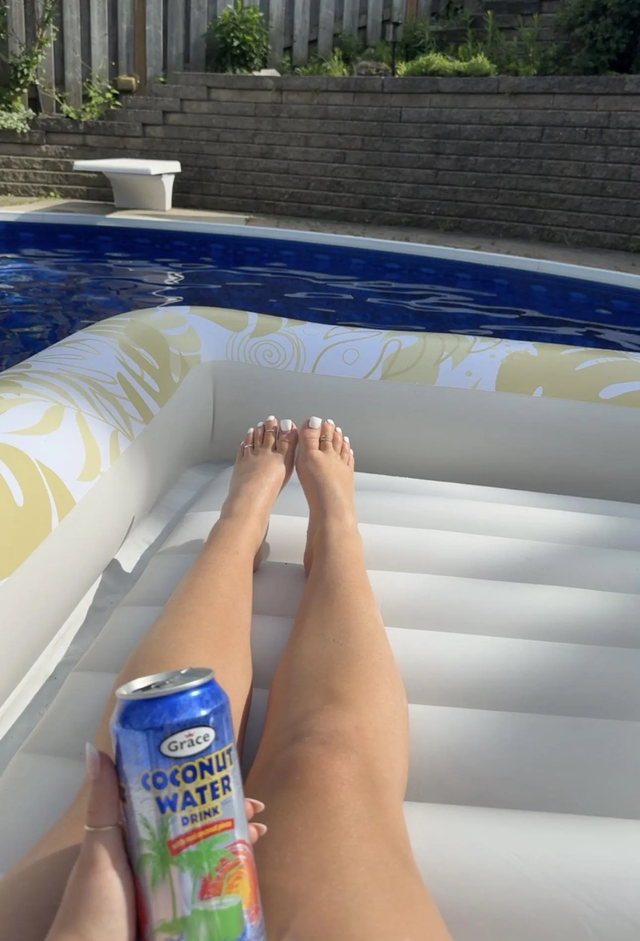 I heard ya’ll like white toes 👀