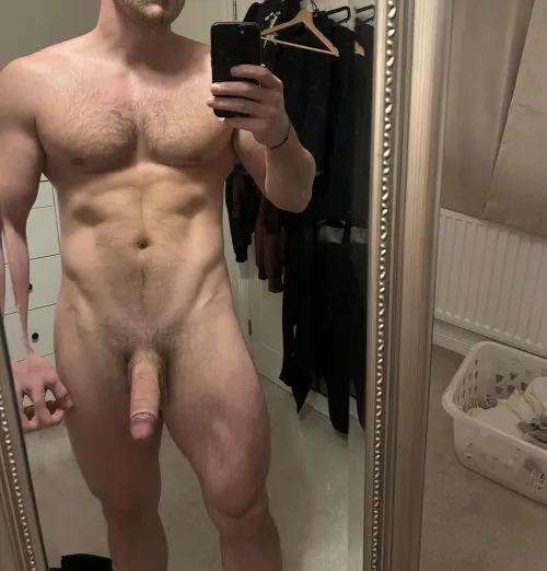 [32] Could do with a had from a bro this eve …