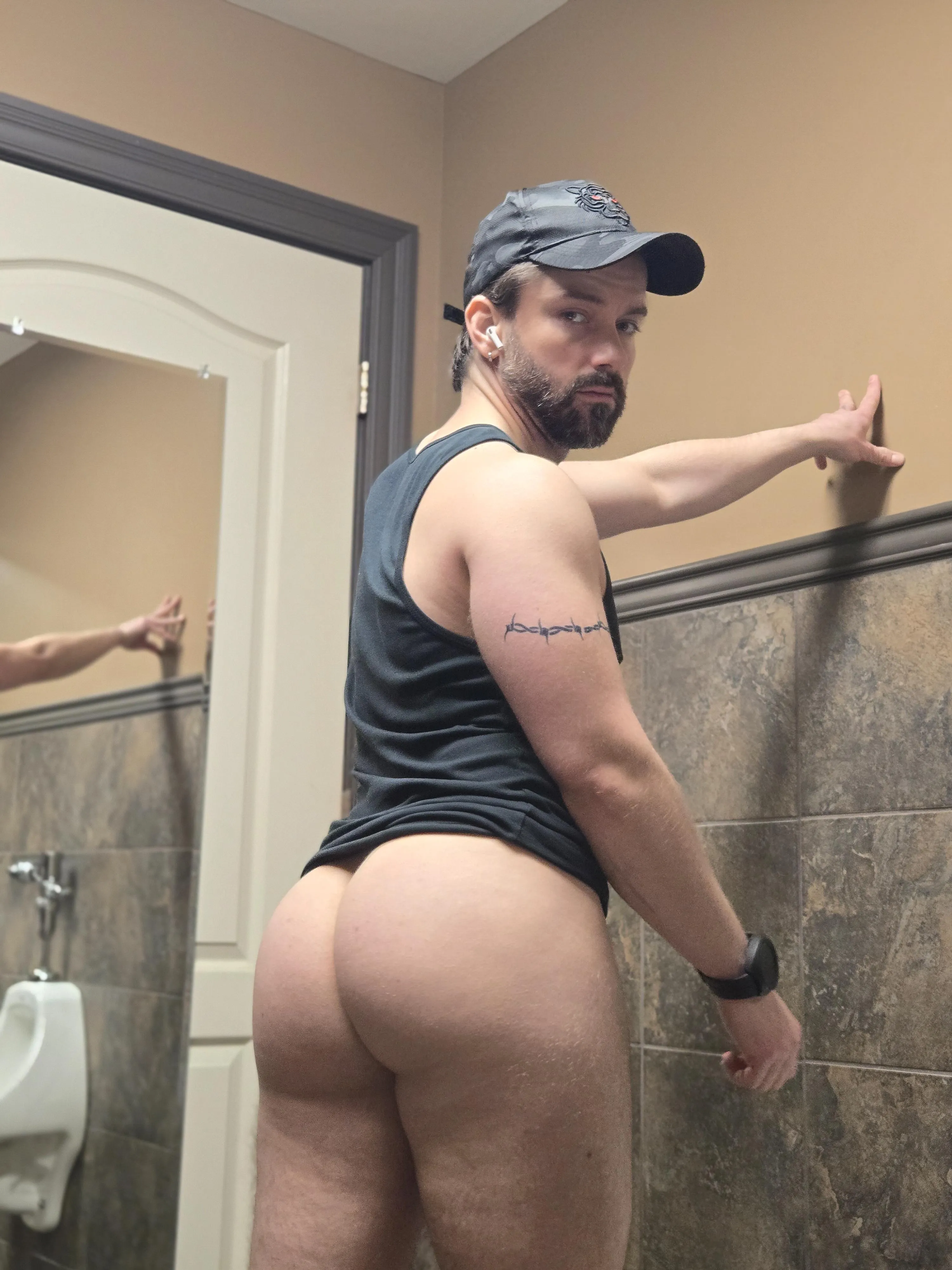 gym bro at 5ft 5, want you to spot me on the squat rack?