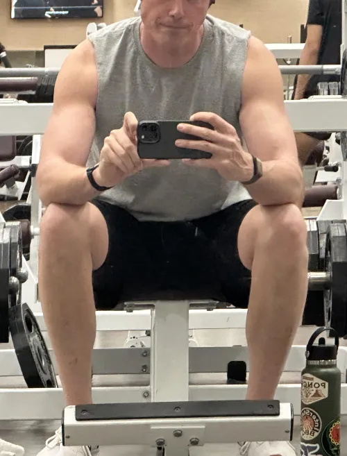 35 [M4F] 6’6” Handsome, Strong BWC Pleasure Dom Looking for Petite Submissive in Grapevine