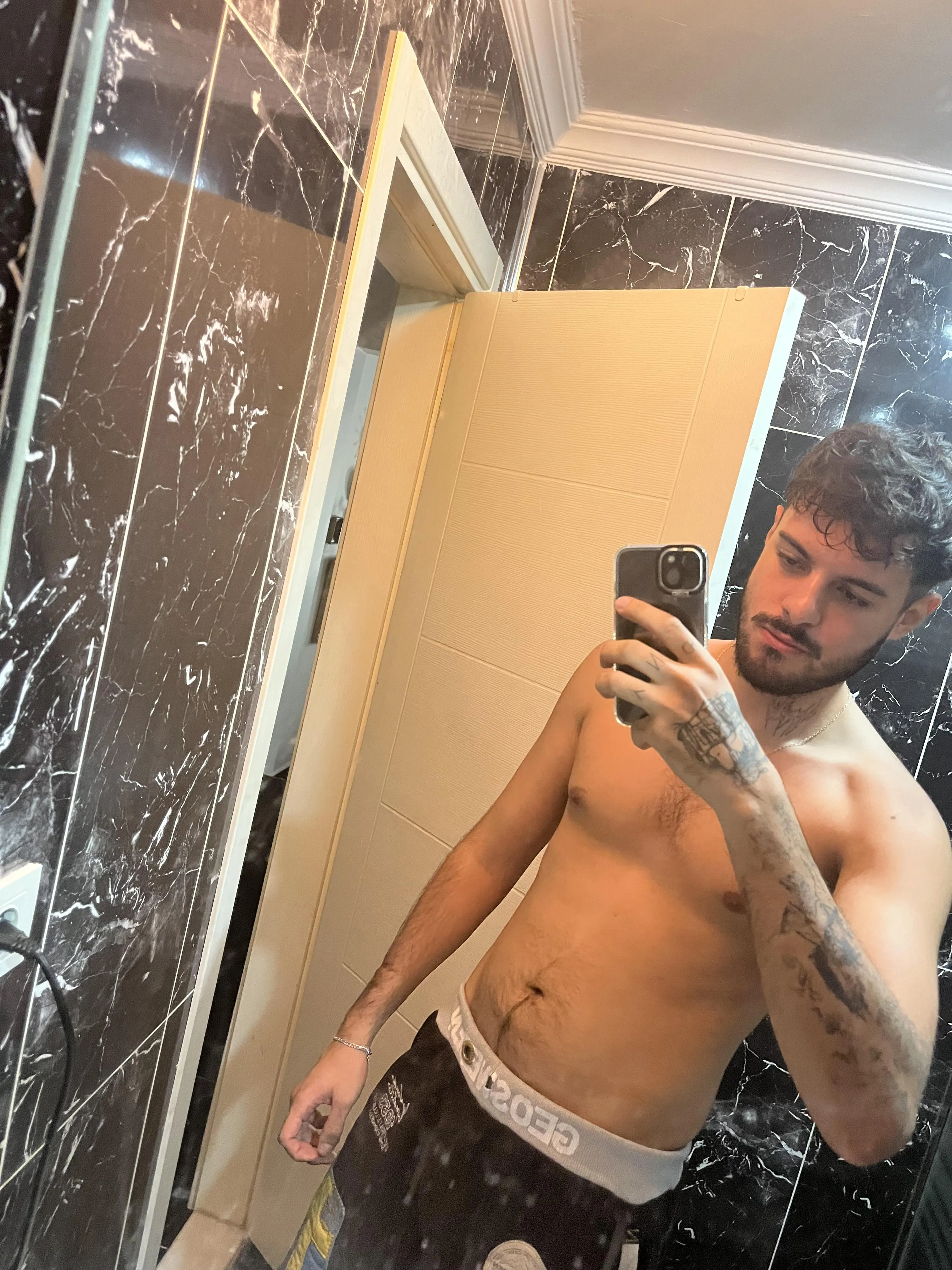 Arab boy horny asf after the gym 25