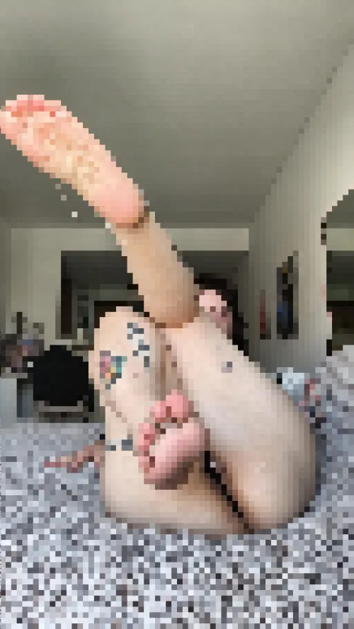 Funny how a few pixels can make you this desperate, isn’t it? 😏