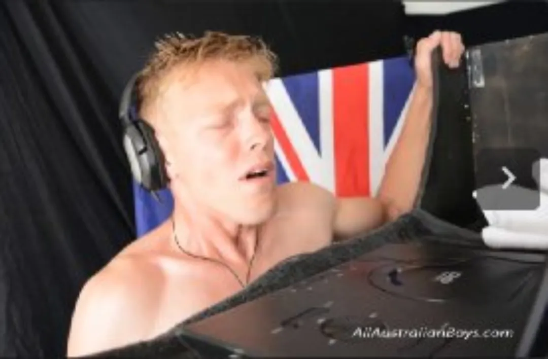 Please stand for the national anthem