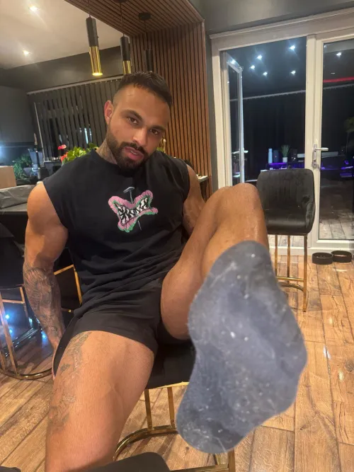 (30) Who likes daddy’s socks?