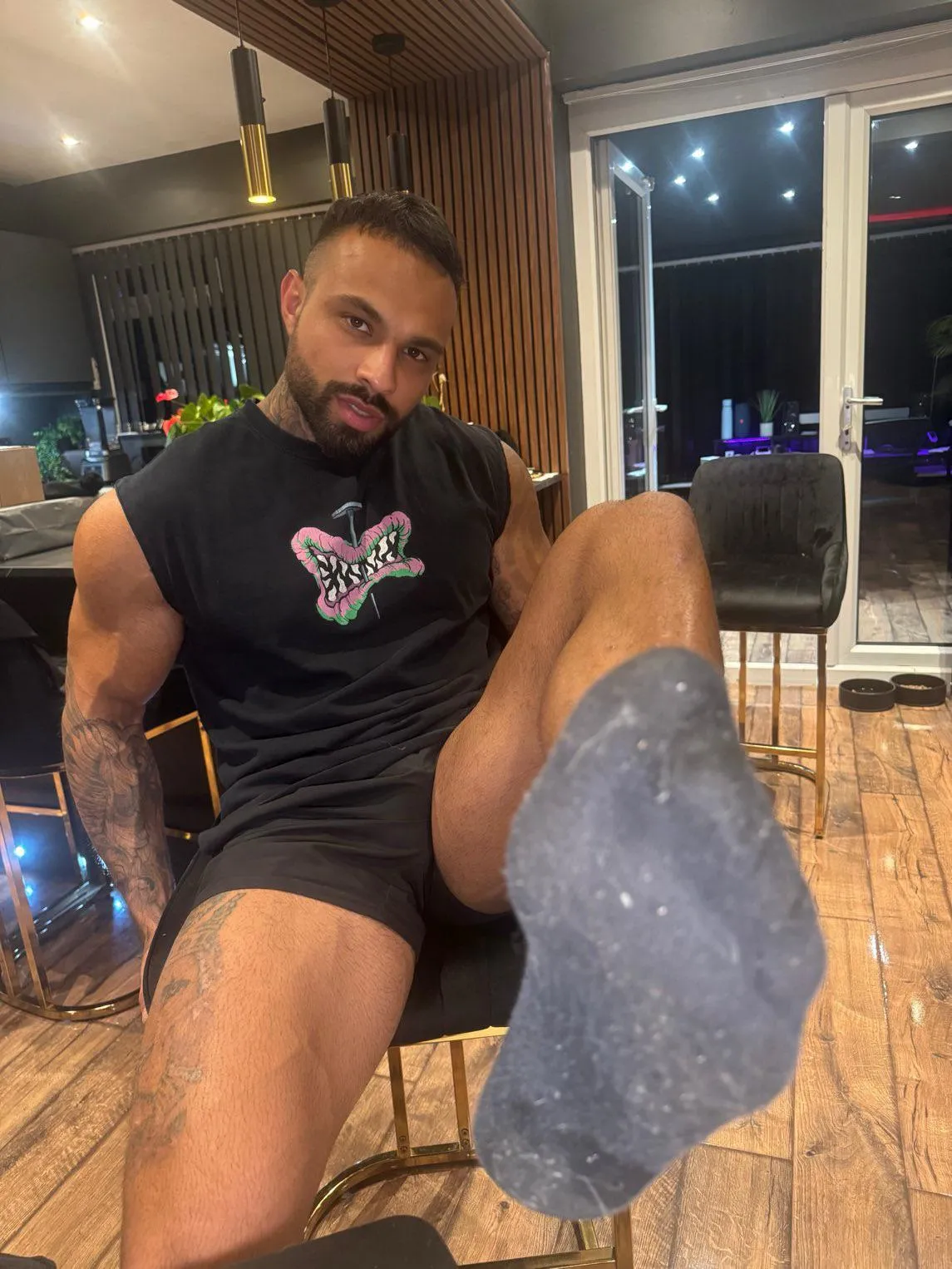 (30) Who likes daddy’s socks?