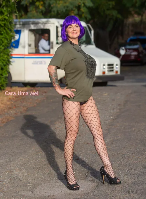 Even the mailman appreciates me without my skirt…