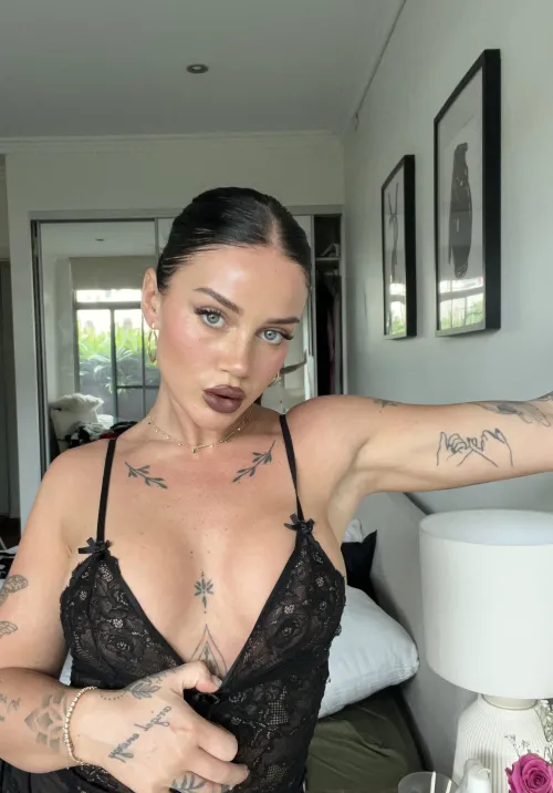 Heard you guys like tatted milfs