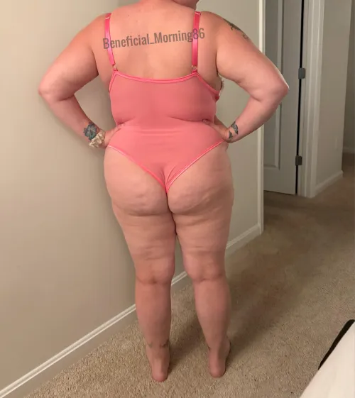 How’s her ass look in this outfit?