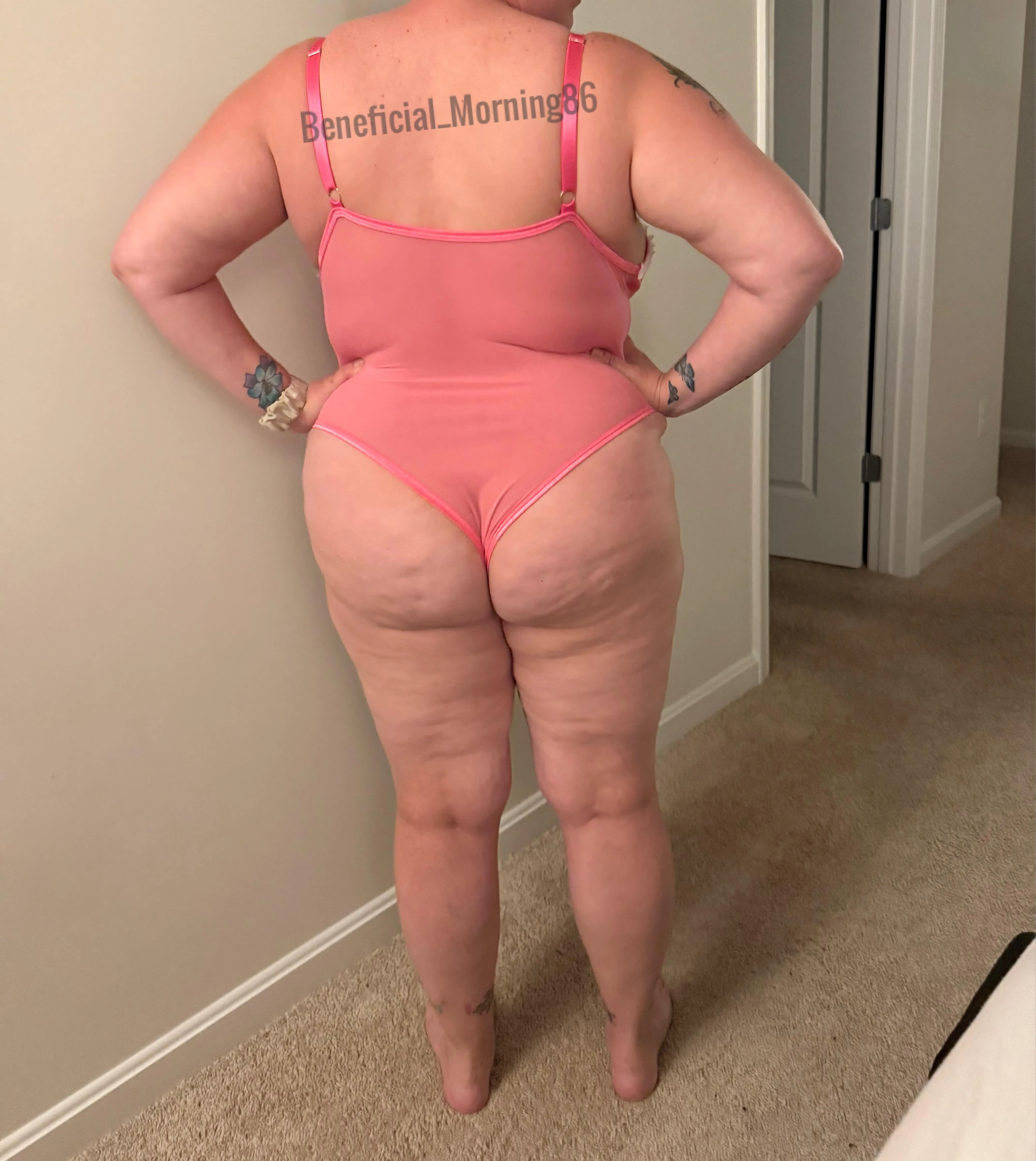 How’s her ass look in this outfit?