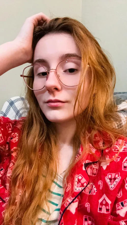 I'm going to share my outfit that I'm wearing at home