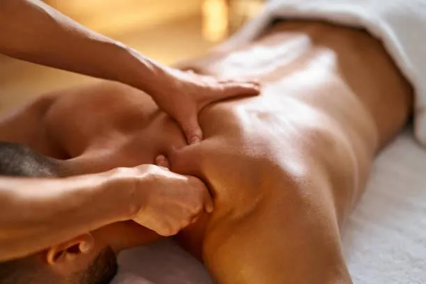 M4M 30. Professional fit massage therapist offering free whole body rubs. Only Message if you are genuine and keen. I can do any style massage you prefer including sport massage. I am based in Coomera