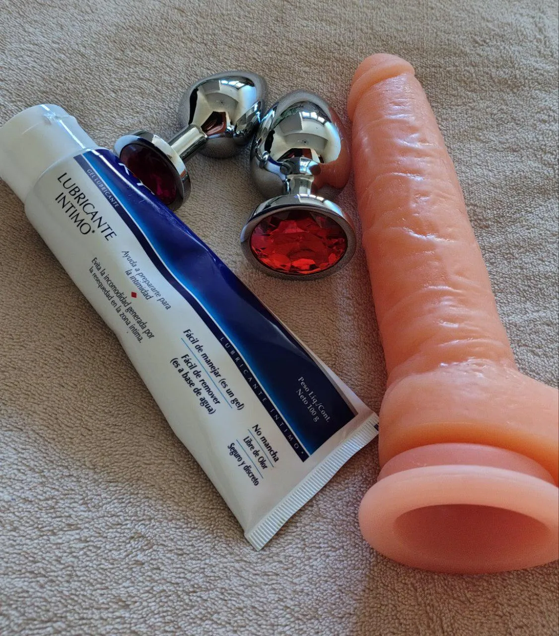 My set, it's humble but it makes me cum like a dirty slutty queen from my hole 🙈😘