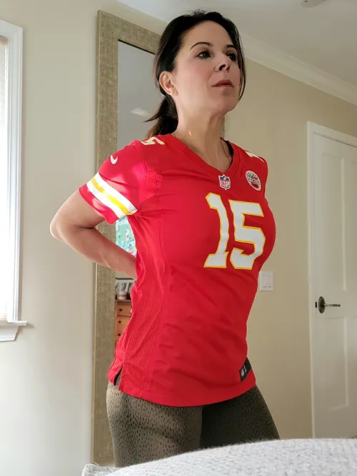 Football time! Me and Lismuhree have a MILF Estates Steelers/Chiefs halftime Live Cam on my OF, and I made a discount if you want to join