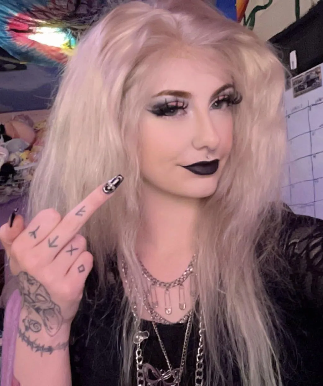 Ready to go out & make you melt with every selfie I send 😘