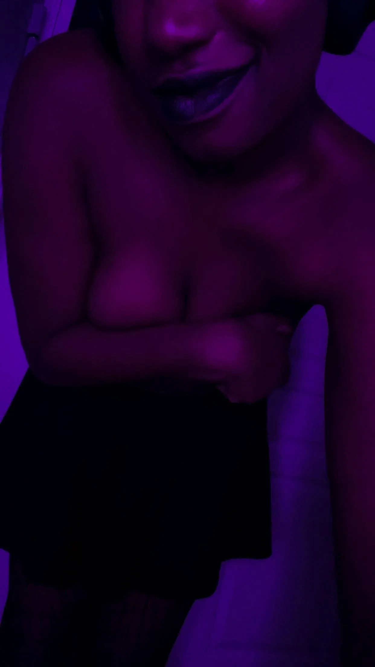 J’ai besoin de quelqu’un pour me divertir… 🖤