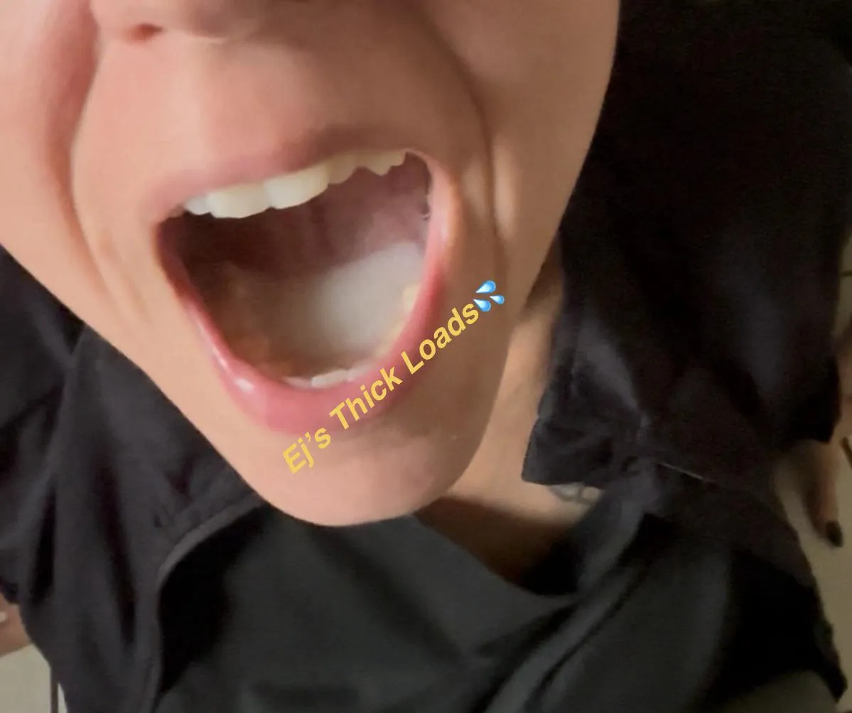 Swallowing a load from my Gym Instructor after a workout.  Need that protein 😘🤤