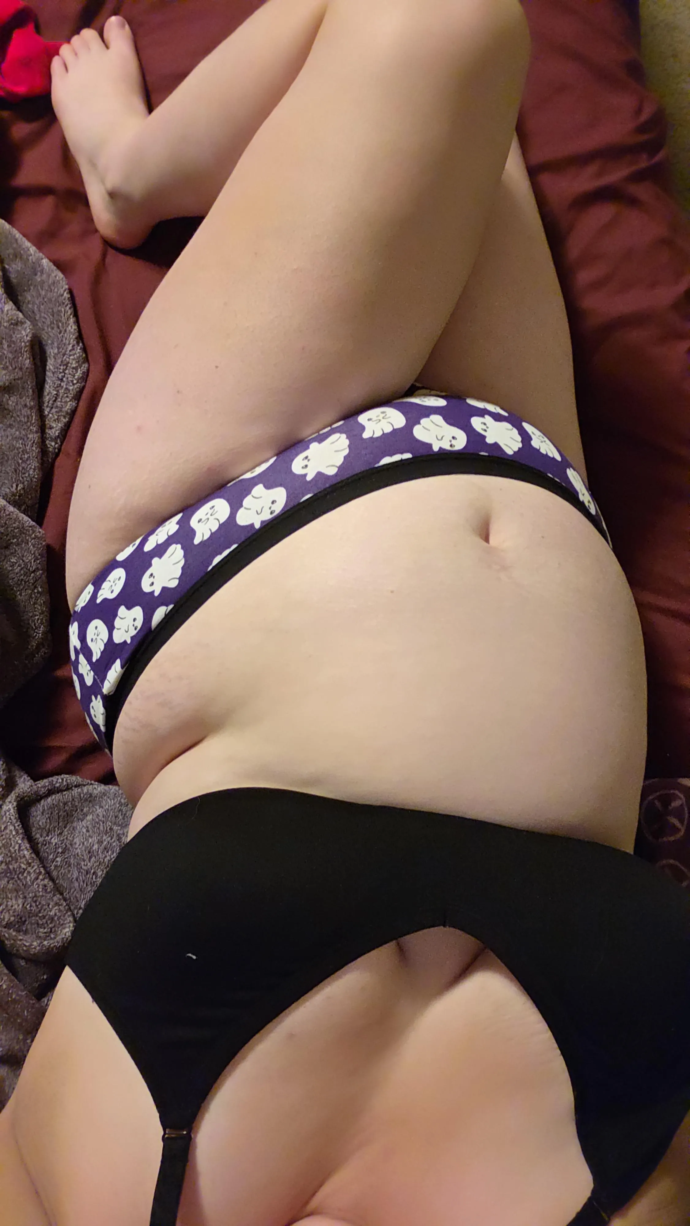 I got cute little ghostie panties today😍