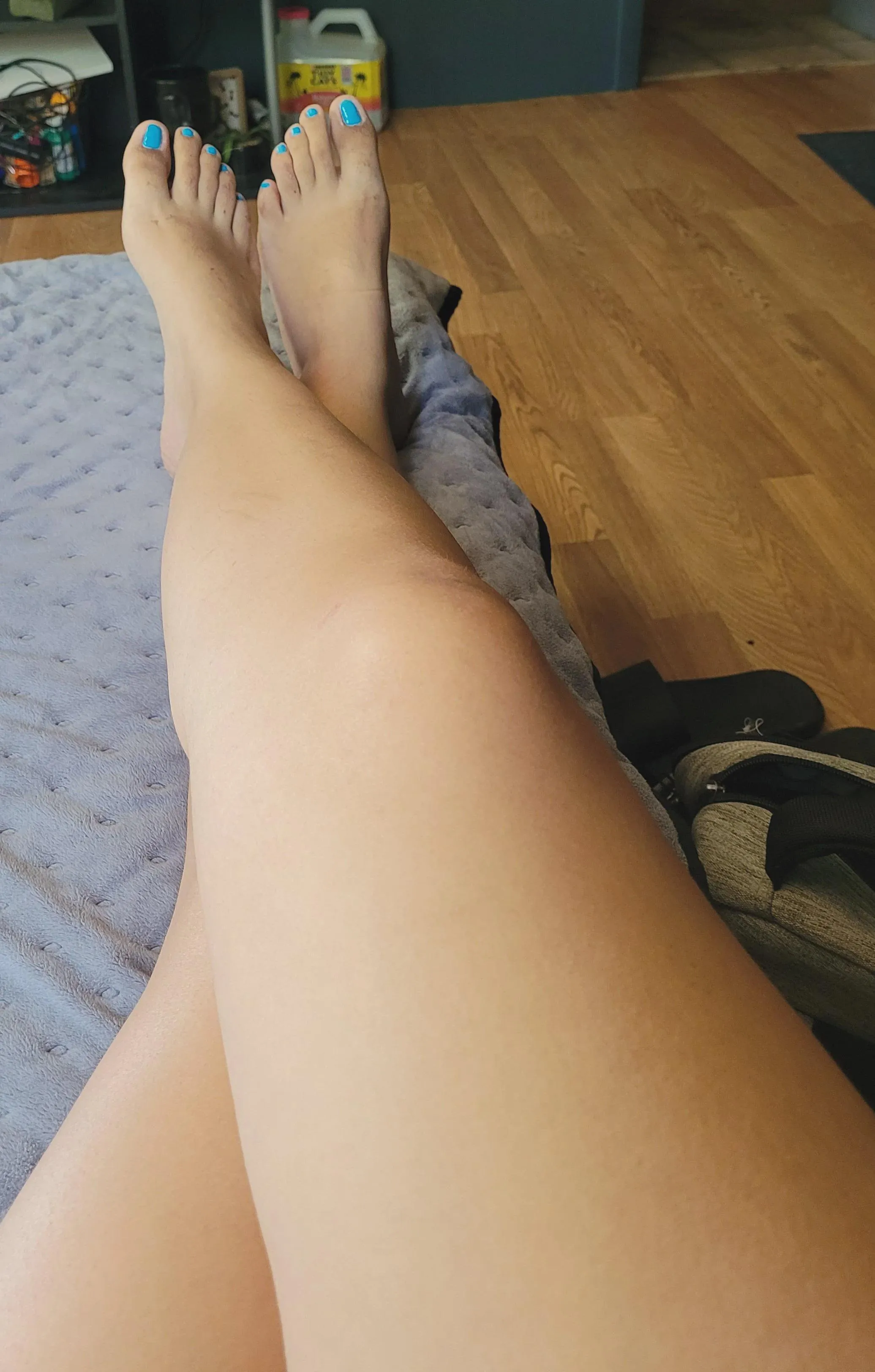 Relaxing day means legs out