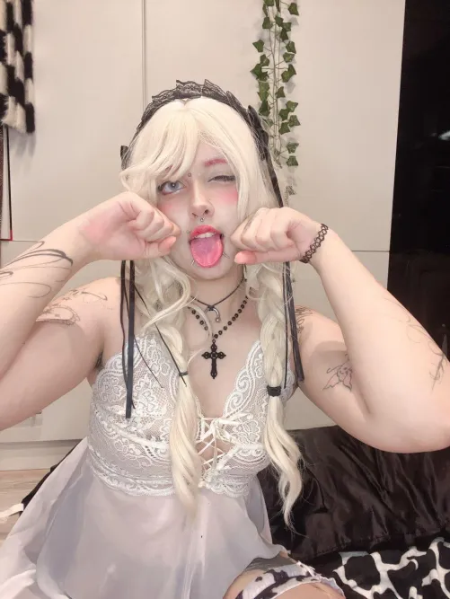 thinking about my halloween custome :p