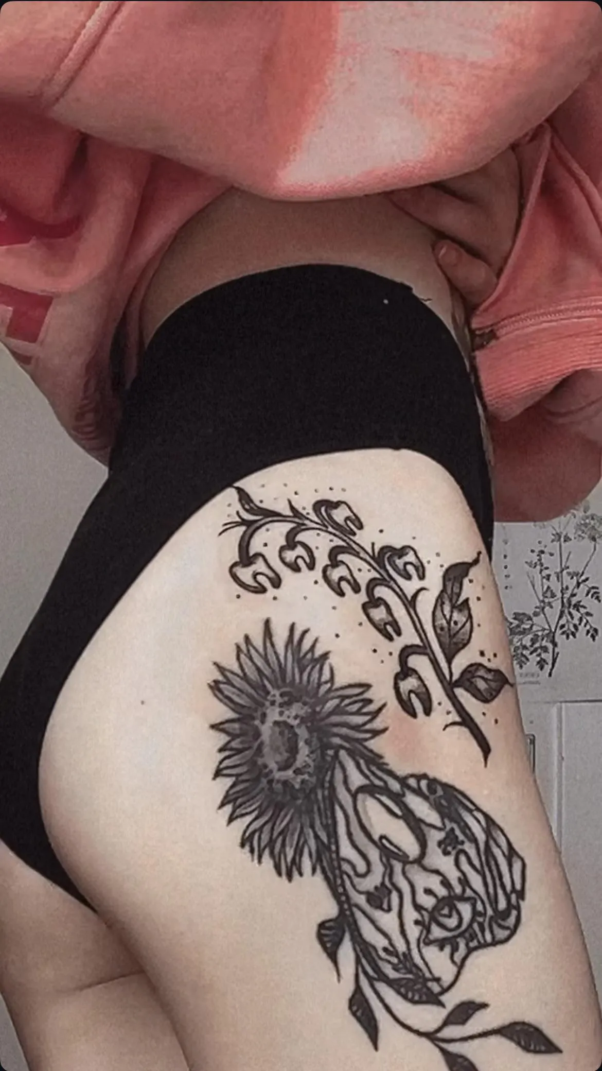 What do you think of my new tattoo? 🙈🦷🌱