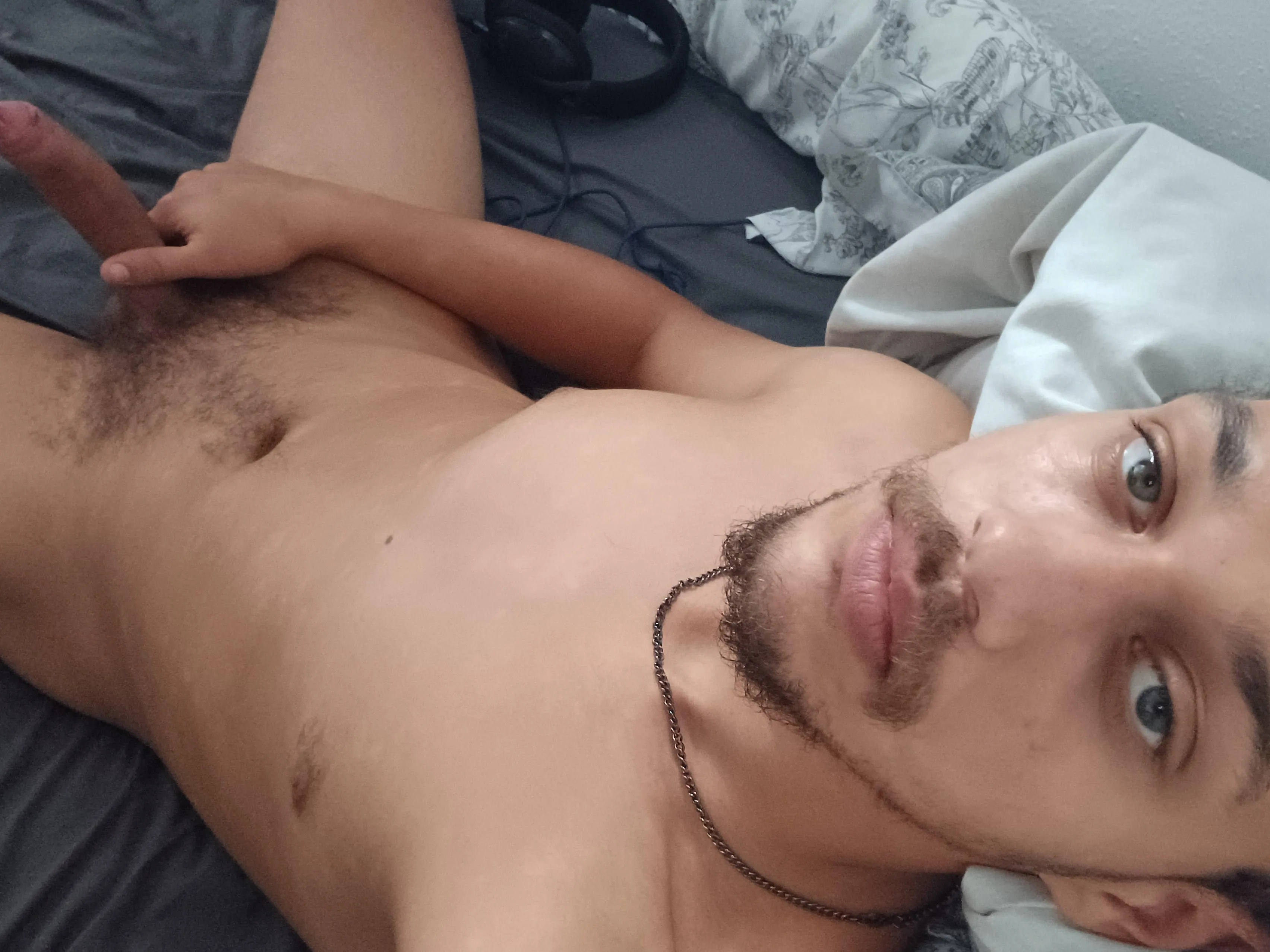 21 sub top drunk as fuck need a dom bottom to use me kanyeagm