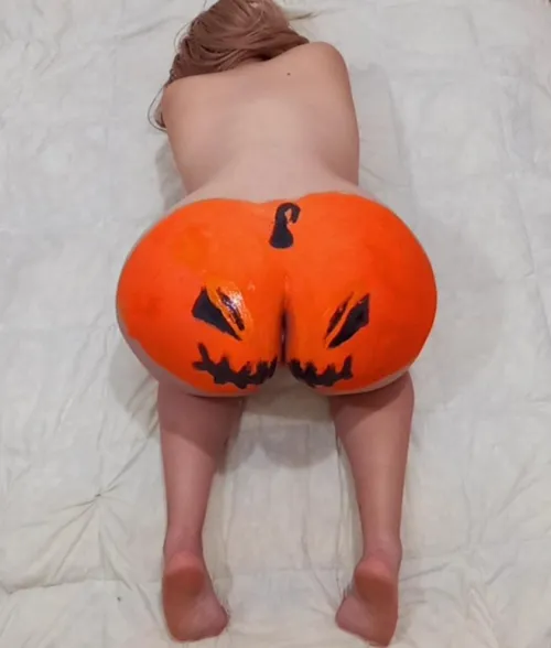 Be careful, the pumpkin may appear in your house at night and scare you