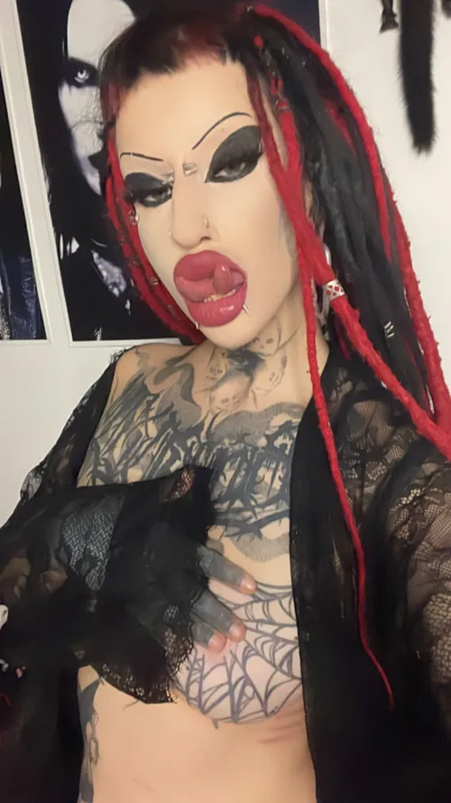 Your spooky girlfriend [OC]