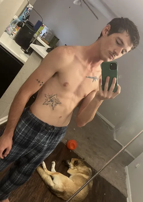 [21]Anyone down to go to montrose, get me drunk and let me suck there dick?