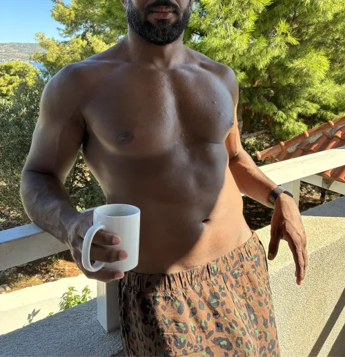 Café pela manhã é um bocado de sol.