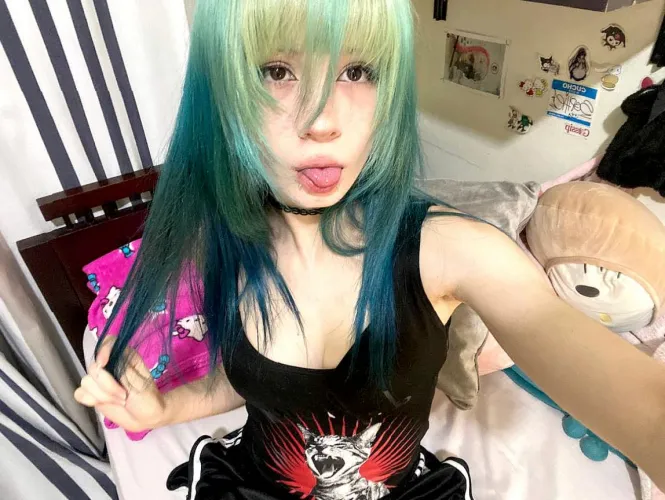 I am the maid that applied to work but sir your wife wants to see my picture is this ok