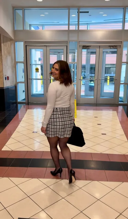 Nothing says confidence like heels paired with pantyhose