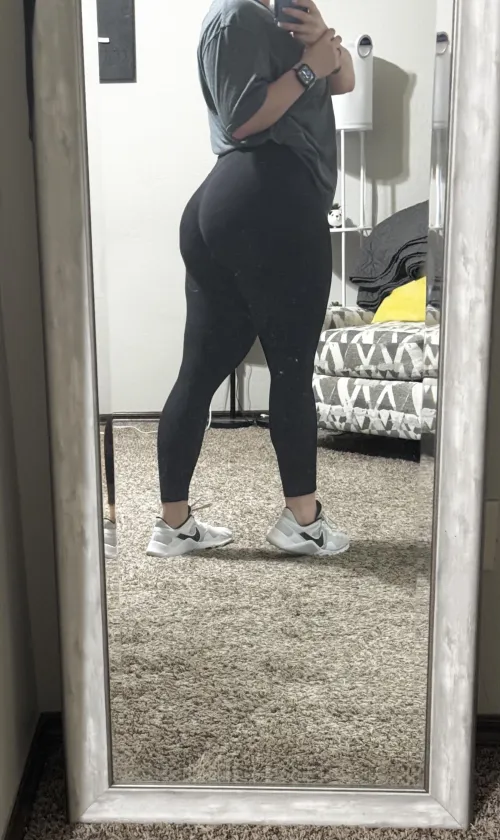 We stay cheeeeeky in leggings