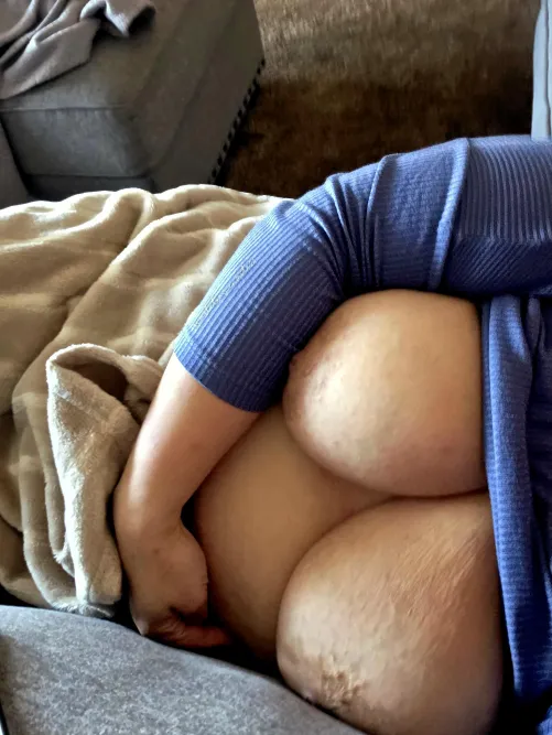 Happy Tittie Tuesday. Got My Blanket, Heating Pad And Couch. Cause Works Been Killing Me 💋