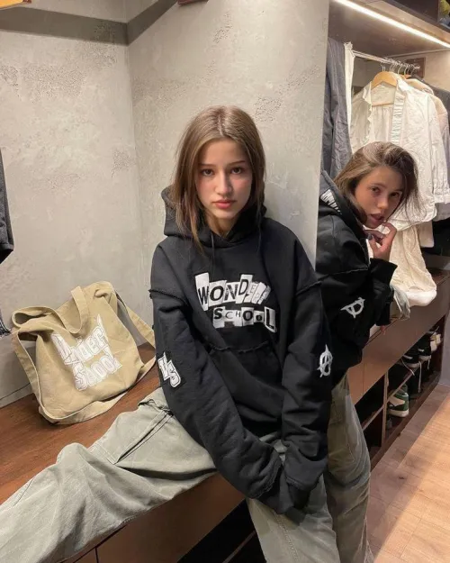 theres something sexy about taking these off with her hands