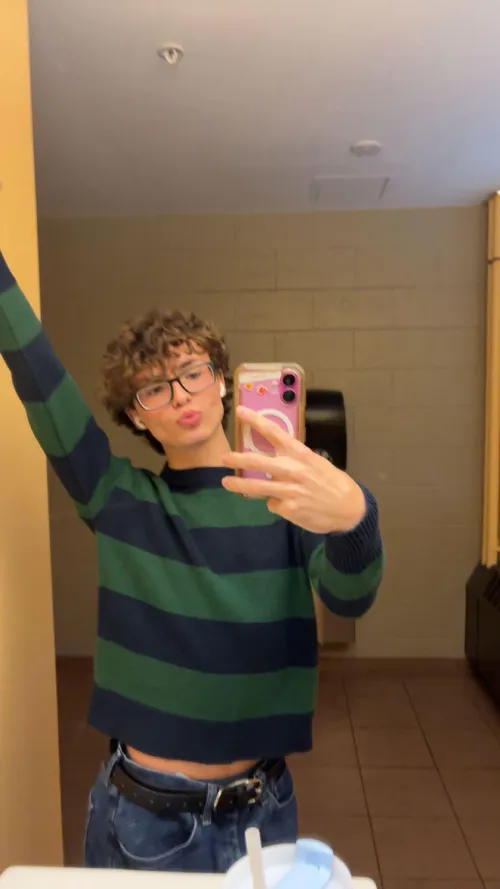 who wants to let a twink suck them off??