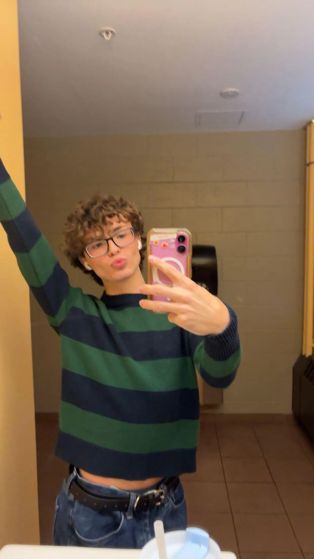 who wants to let a twink suck them off??