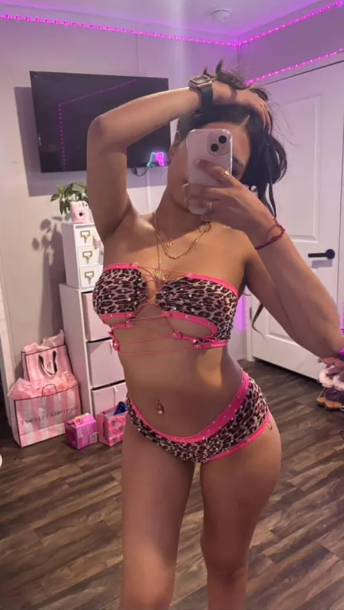 [27M/20F] [MF4FM] Couple here looking for any couples Austin area for Saturday night. Can host and verify