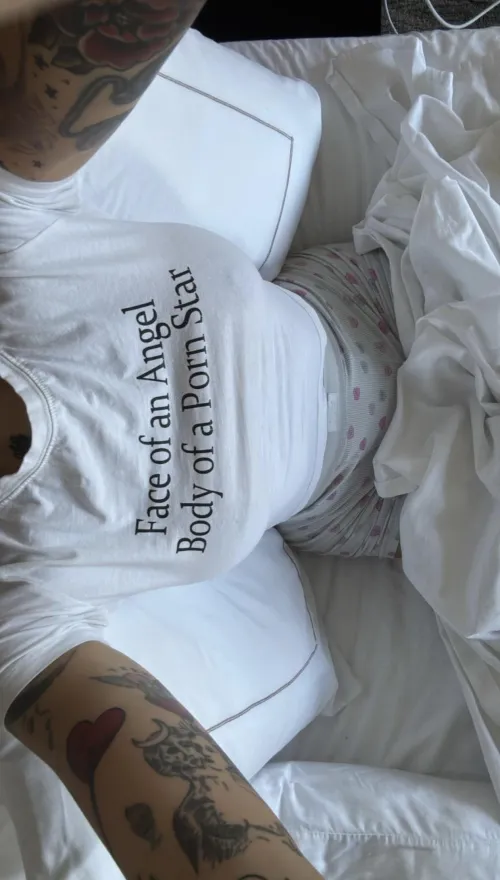 [selling] premade and custom clips. Fetish and kink friendly