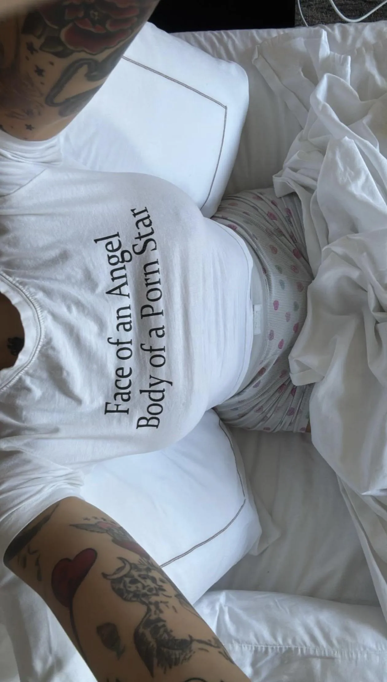 [selling] premade and custom clips. Fetish and kink friendly