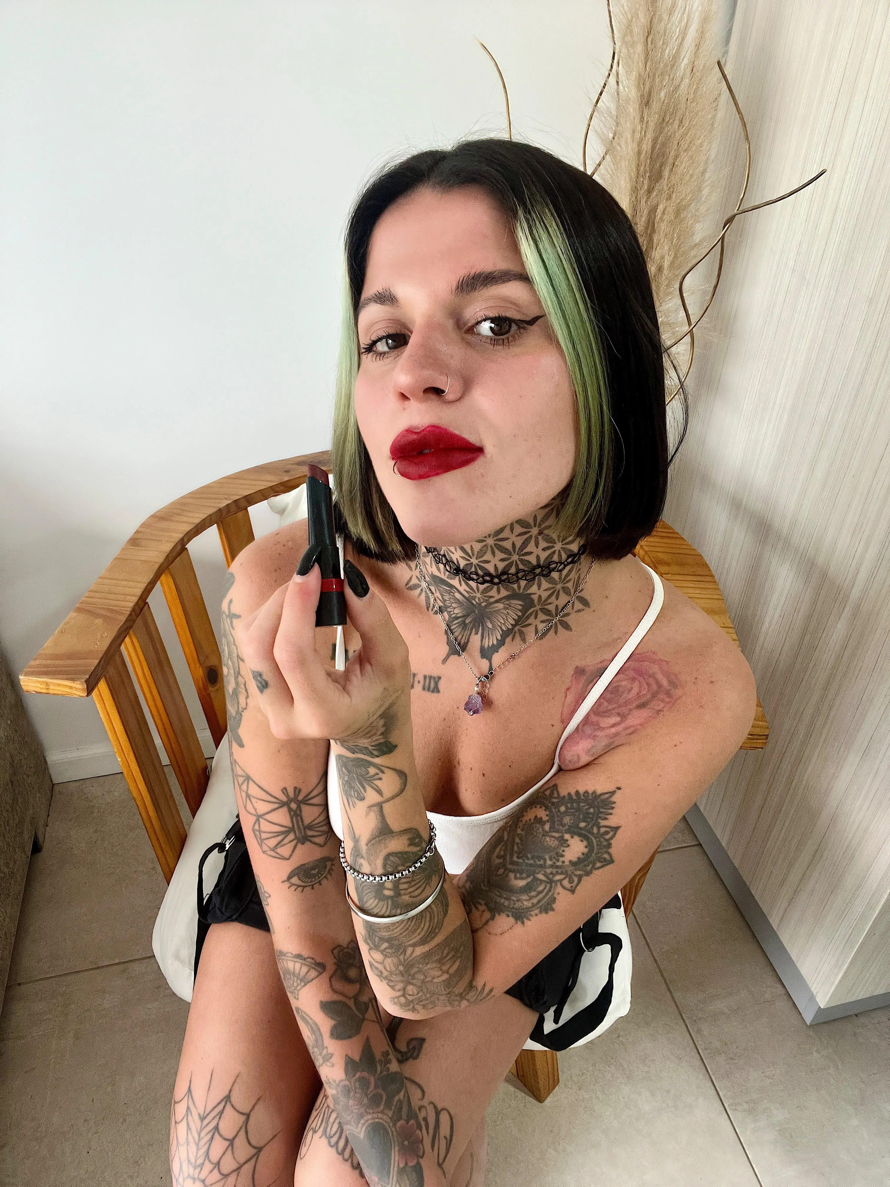 Trying to behave, but this lipstick makes me wanna misbehave