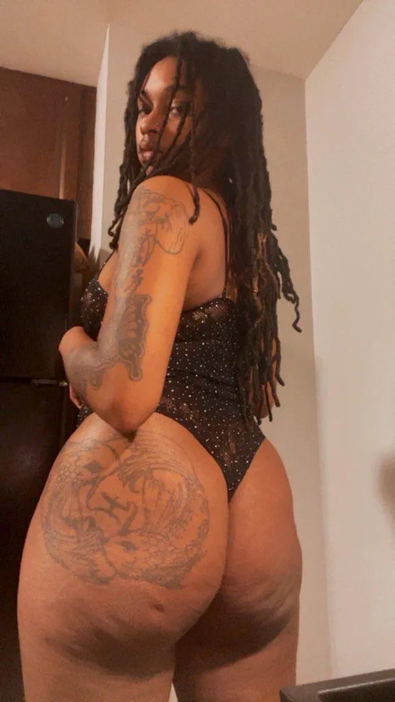 Of course I have an attitude…have you seen how gorgeous I am? You wanna be smothered by this ass so badly, but it simply will never happen — this spoiled Princess is off limits for white wimps 🎀🖤