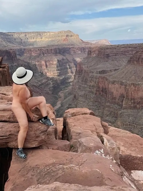 Sexy Moms love nude canyon views 🧡