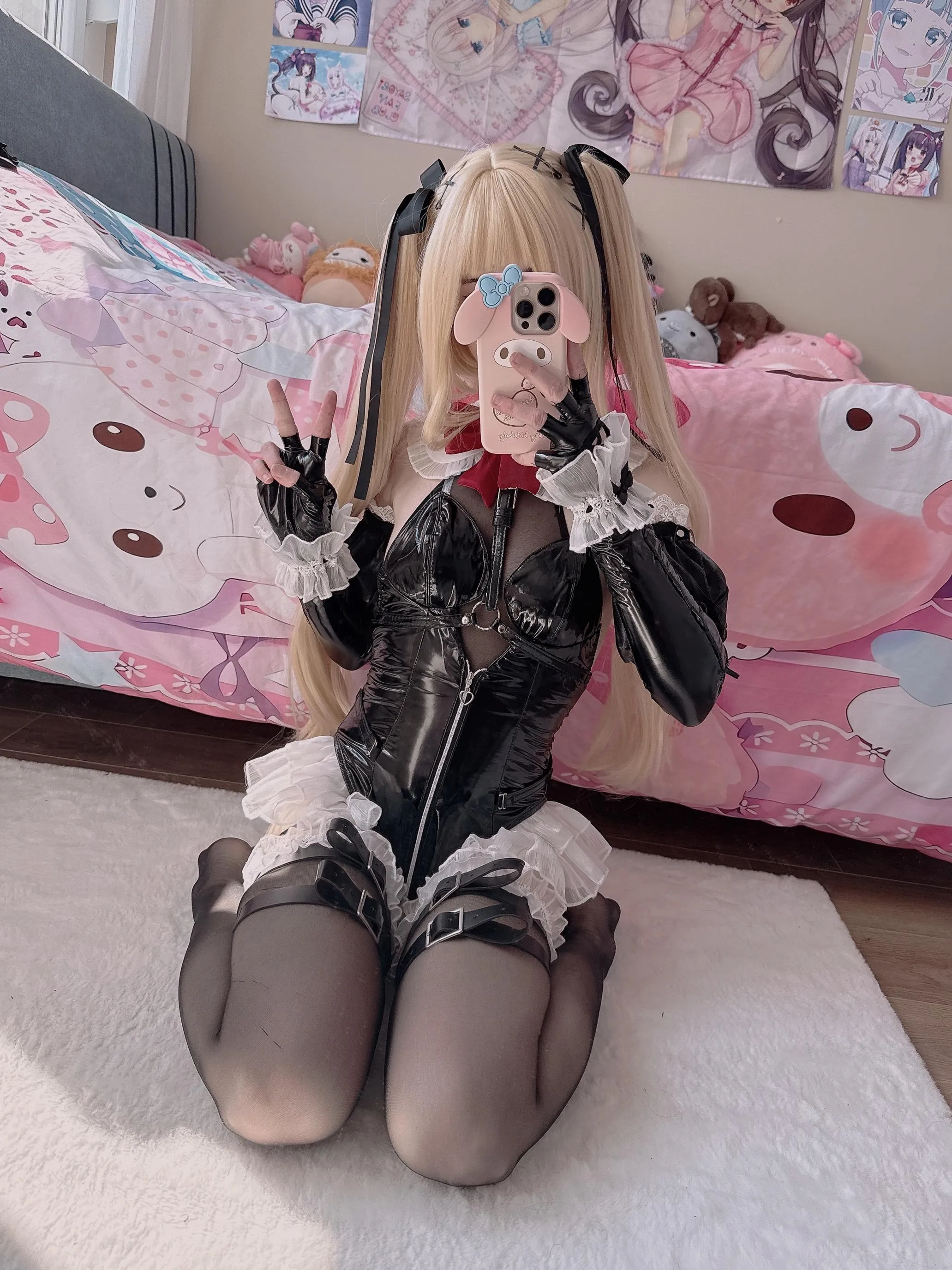 Cute pose lusty desires