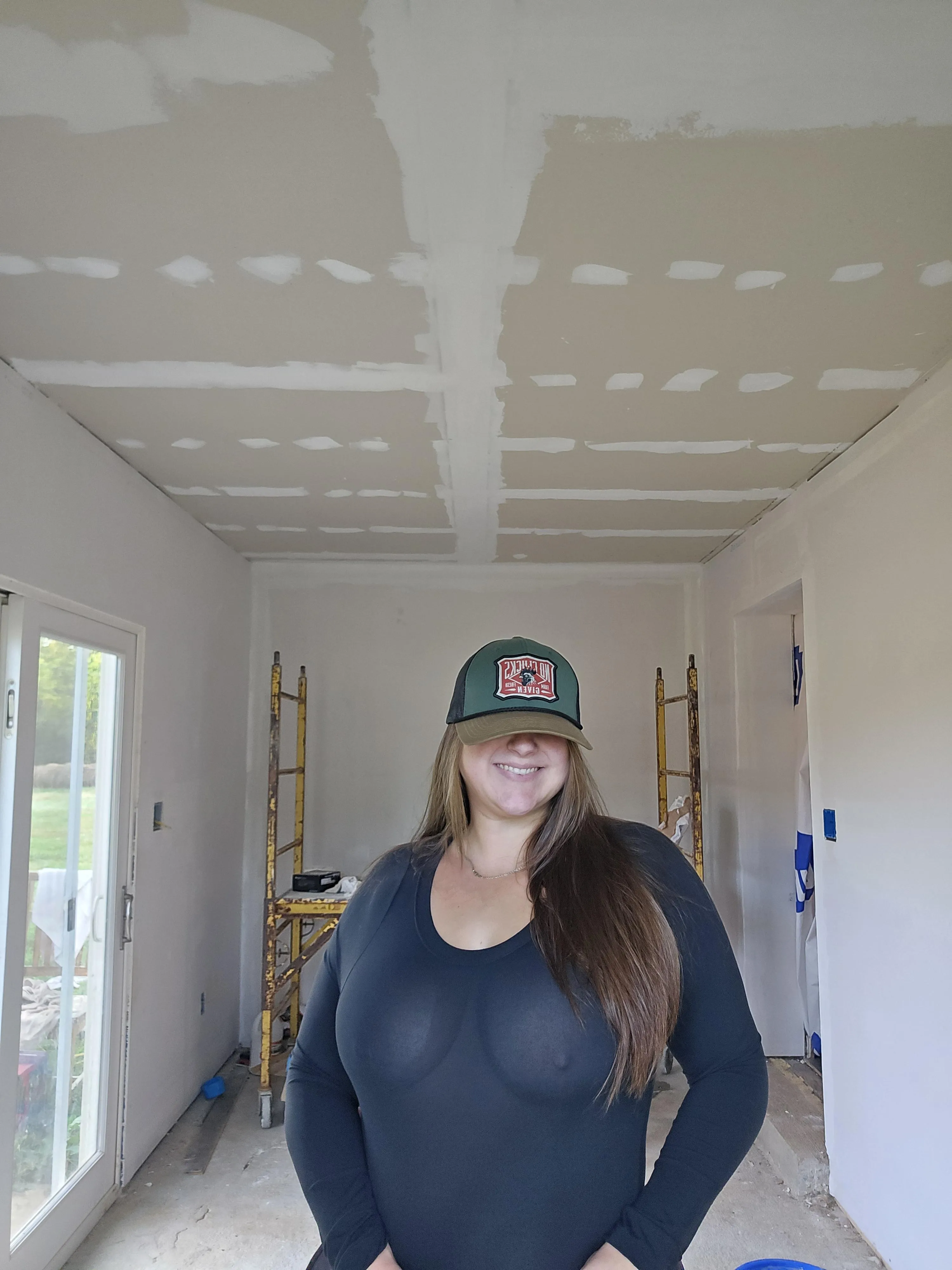 I love how my boobs look in this shirt 🤭