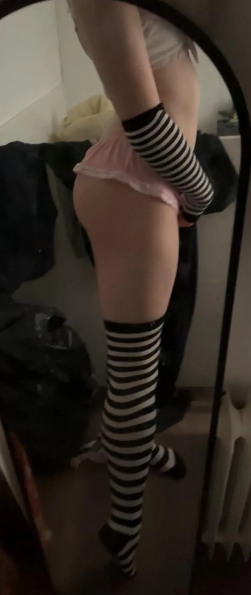 i wish someone would just lift me up so my legs dangle >~< * sowrry for the mess *