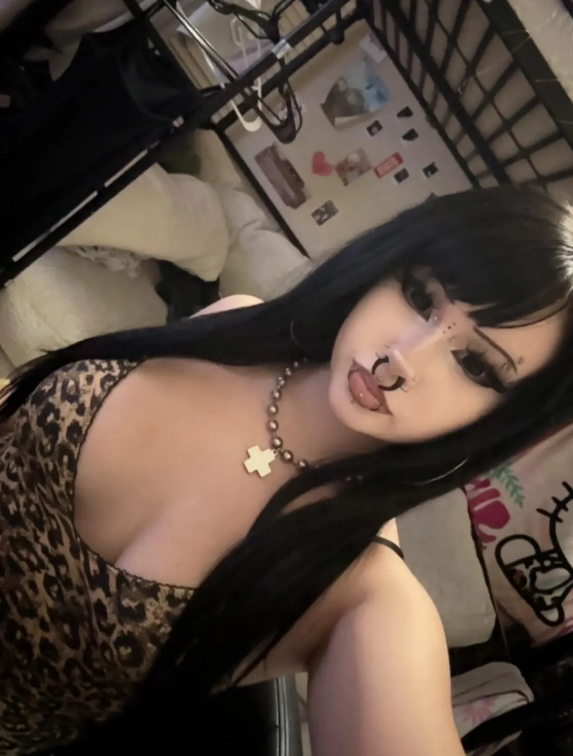 i know you wanna grab them x3