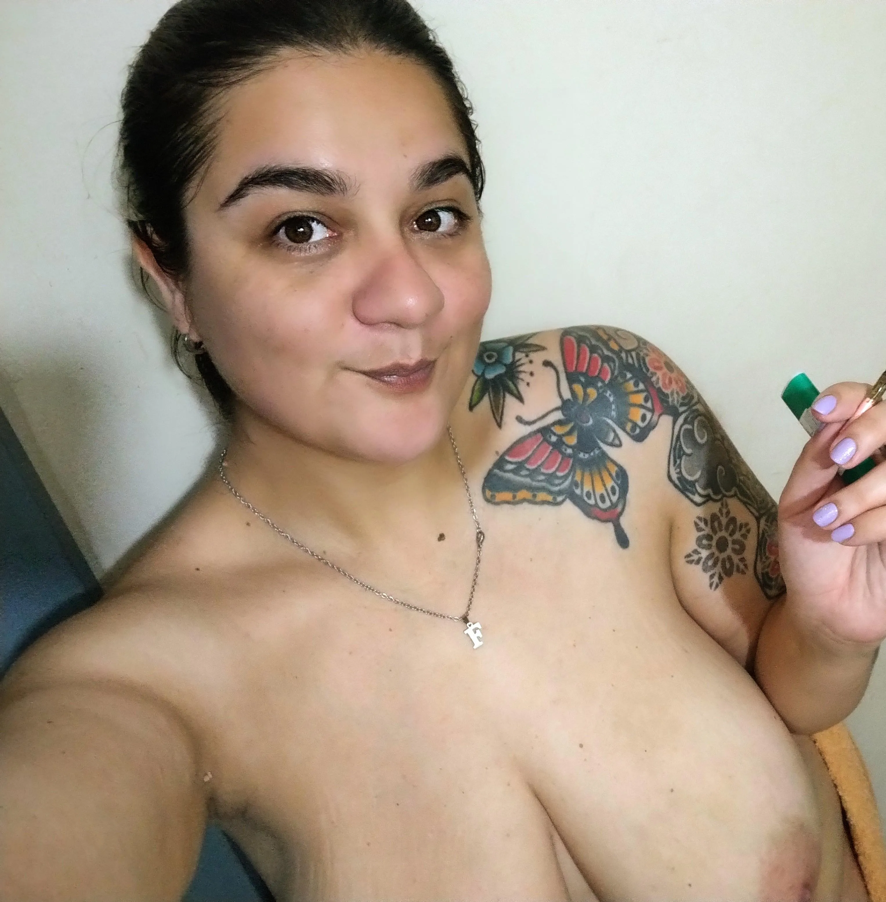 Friday night 👸 after shower 🚿 I'm ready for you 🔥