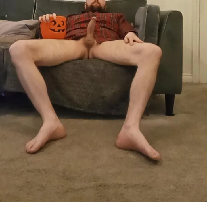 Happy Halloween 🎃👻 Have a seat, sit on my meat and I'll fill you with a sweet treat😈