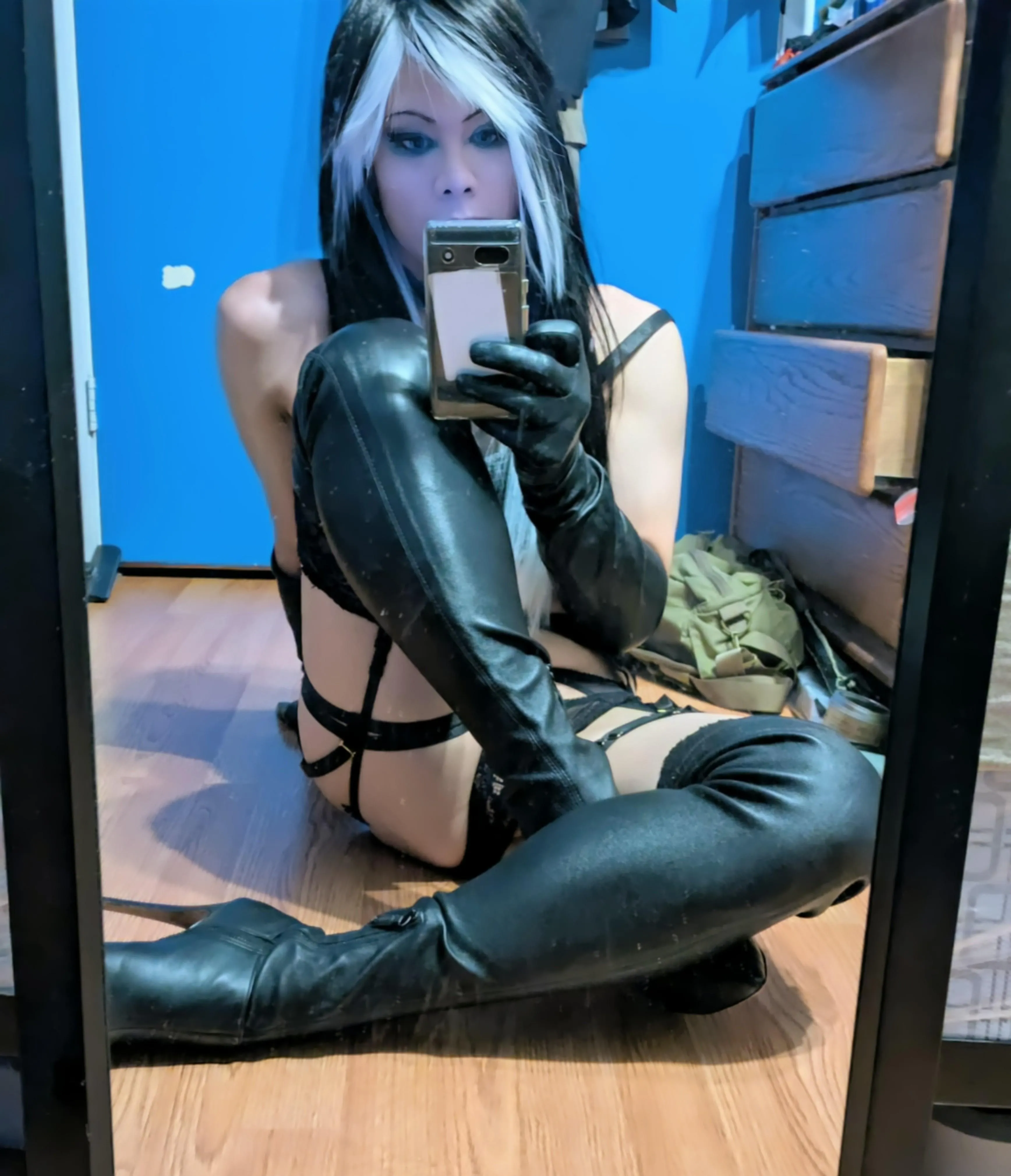 Thigh high boots are the best 🤤