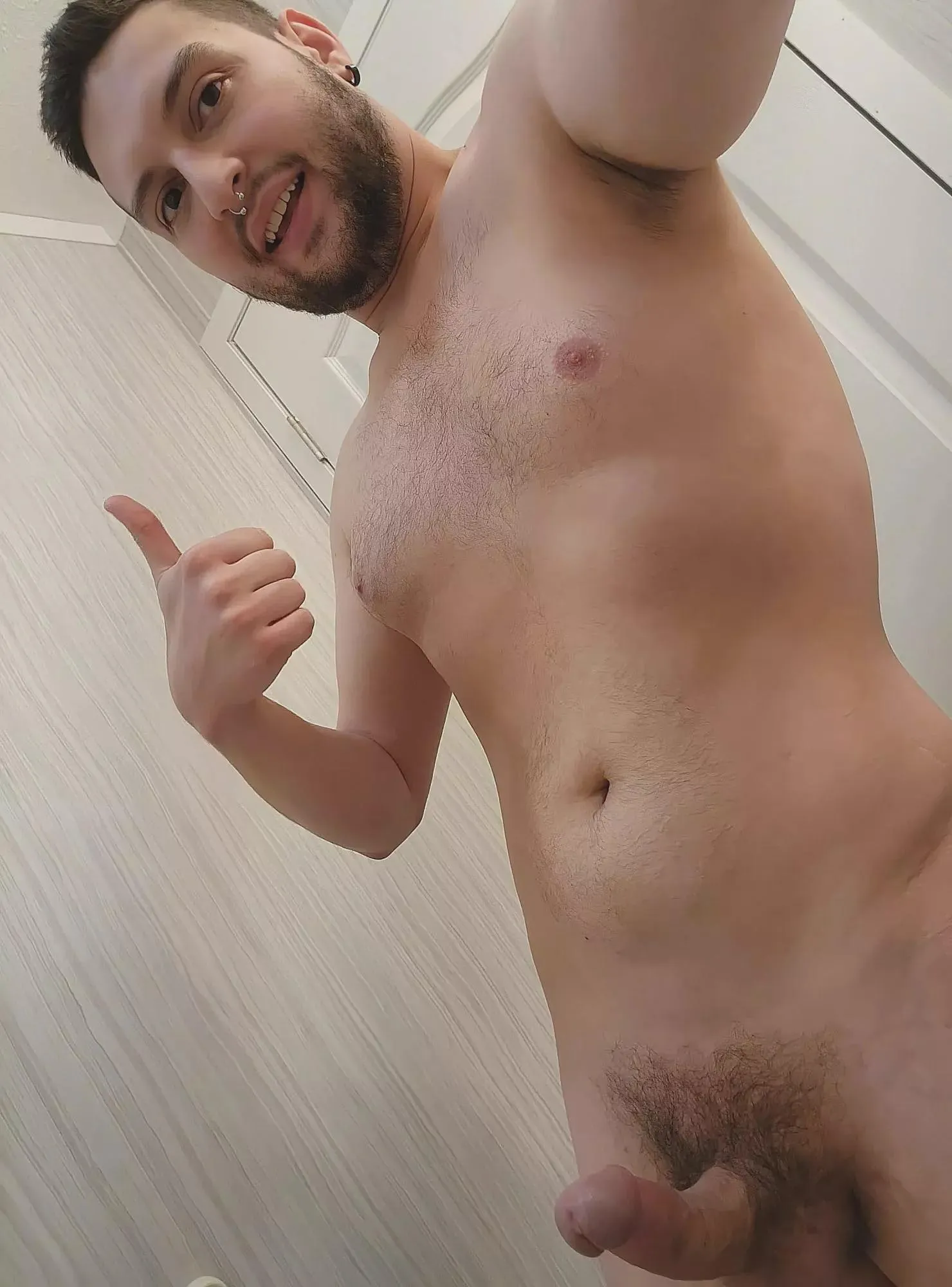 Who likes a beard w/ a fat cock head? 😜